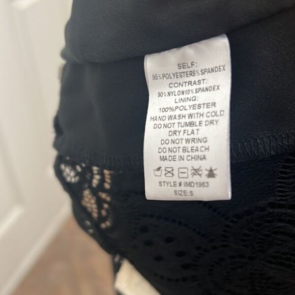 Adora Dress Size Small V Neck Sleeveless Lace Back Gold Zipper Ruffled Midi - Picture 9 of 10